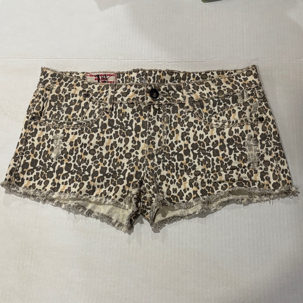 Trendy Leopard Print Jean Shorts